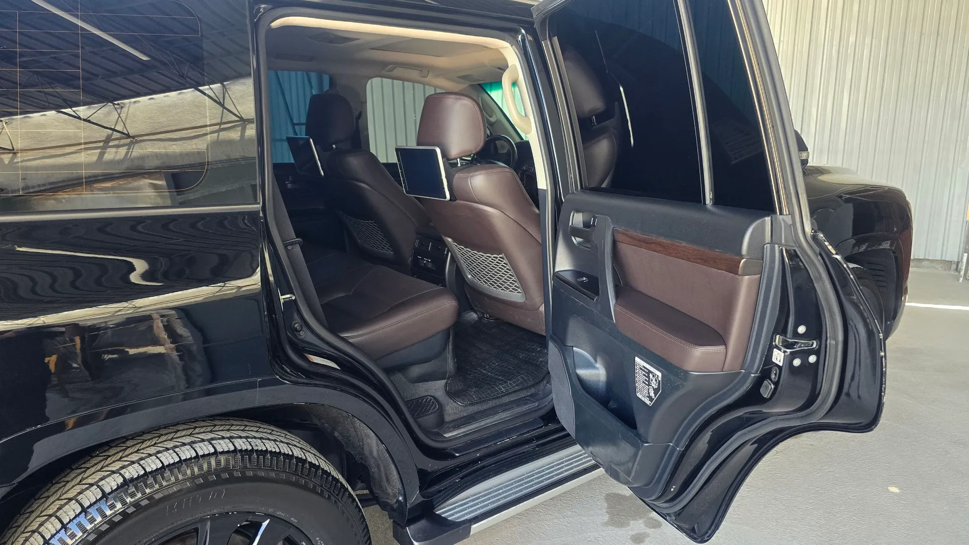 Toyota Land Cruiser - 7