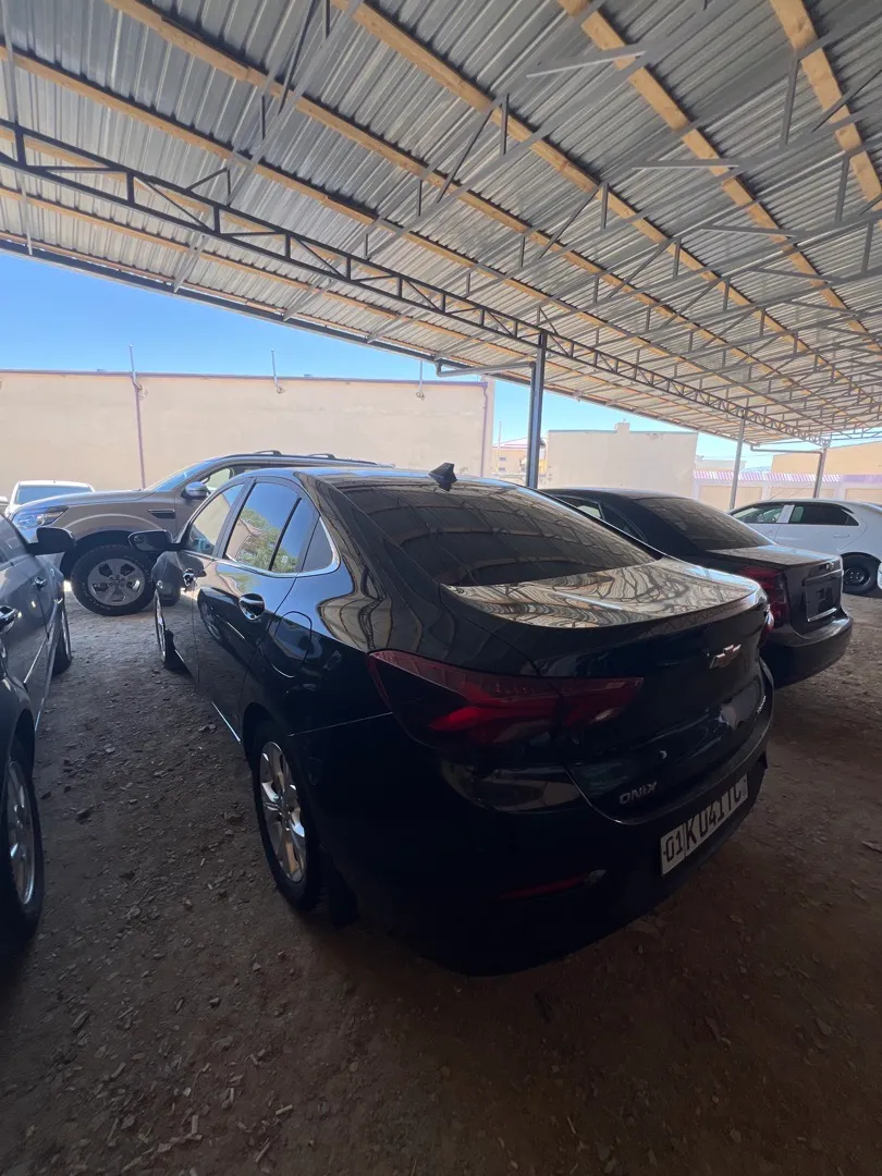 Chevrolet Onix Primer - 3
