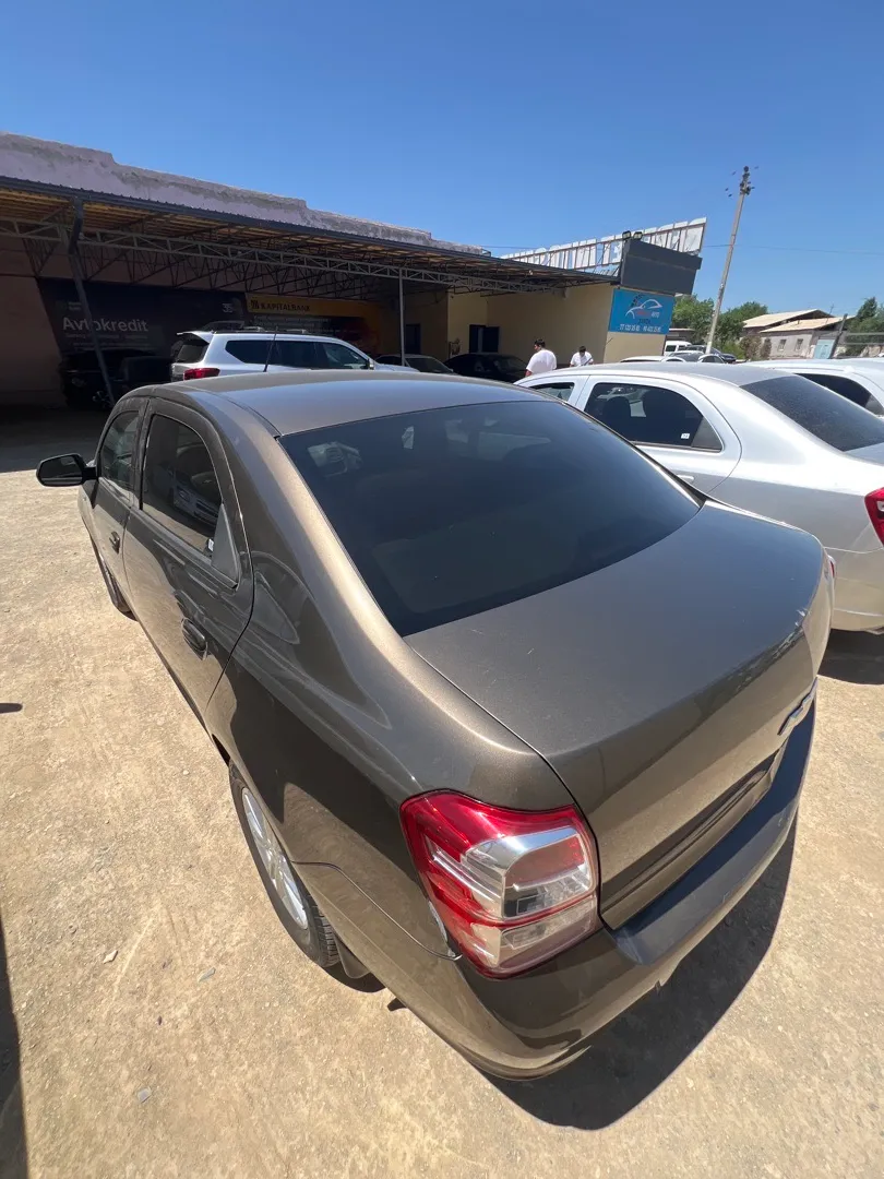 Chevrolet Cobalt - 2