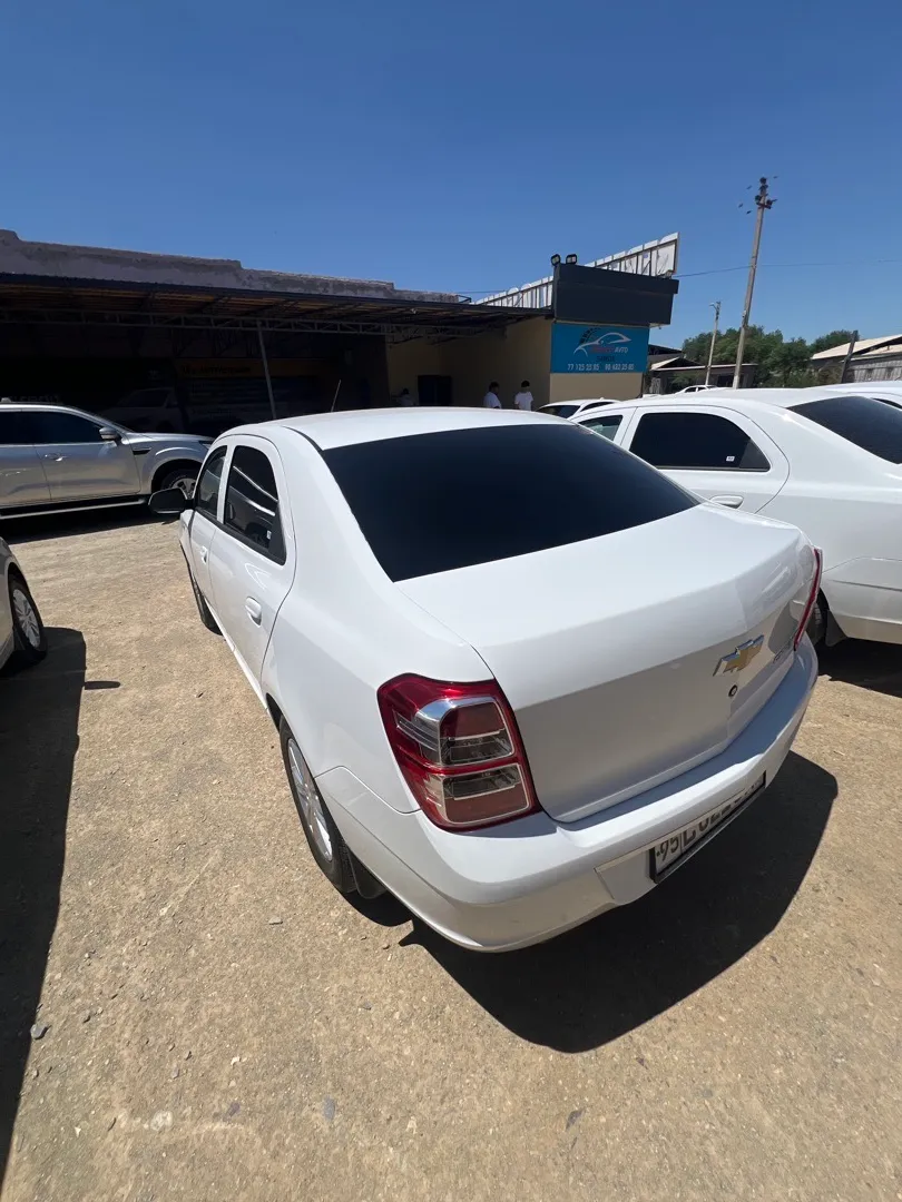 Chevrolet Cobalt - 2