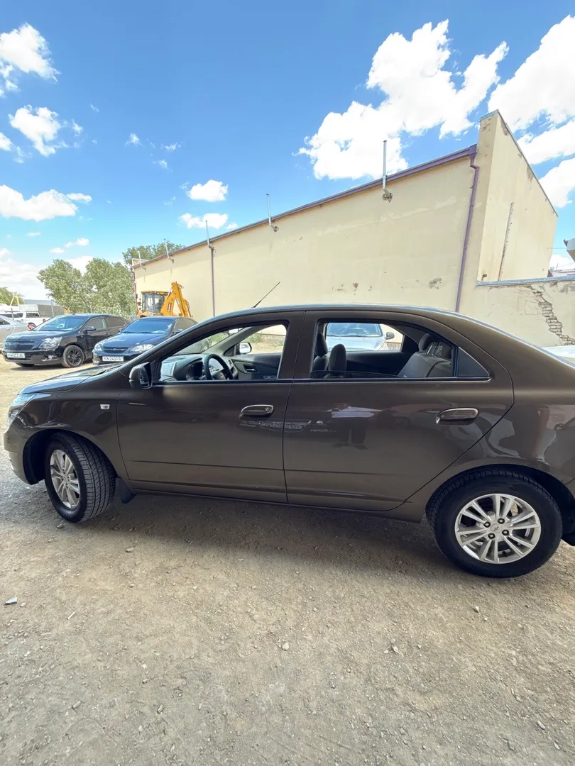 Chevrolet Cobalt - 2