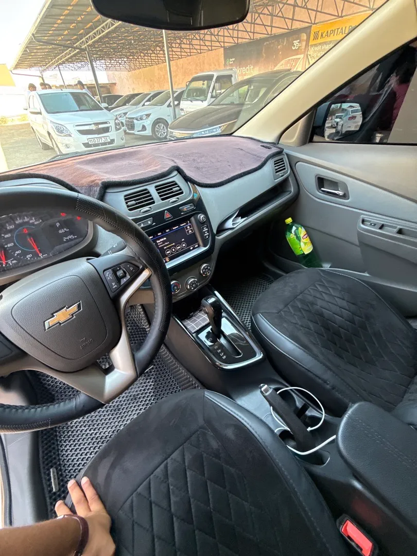 Chevrolet Cobalt - 2